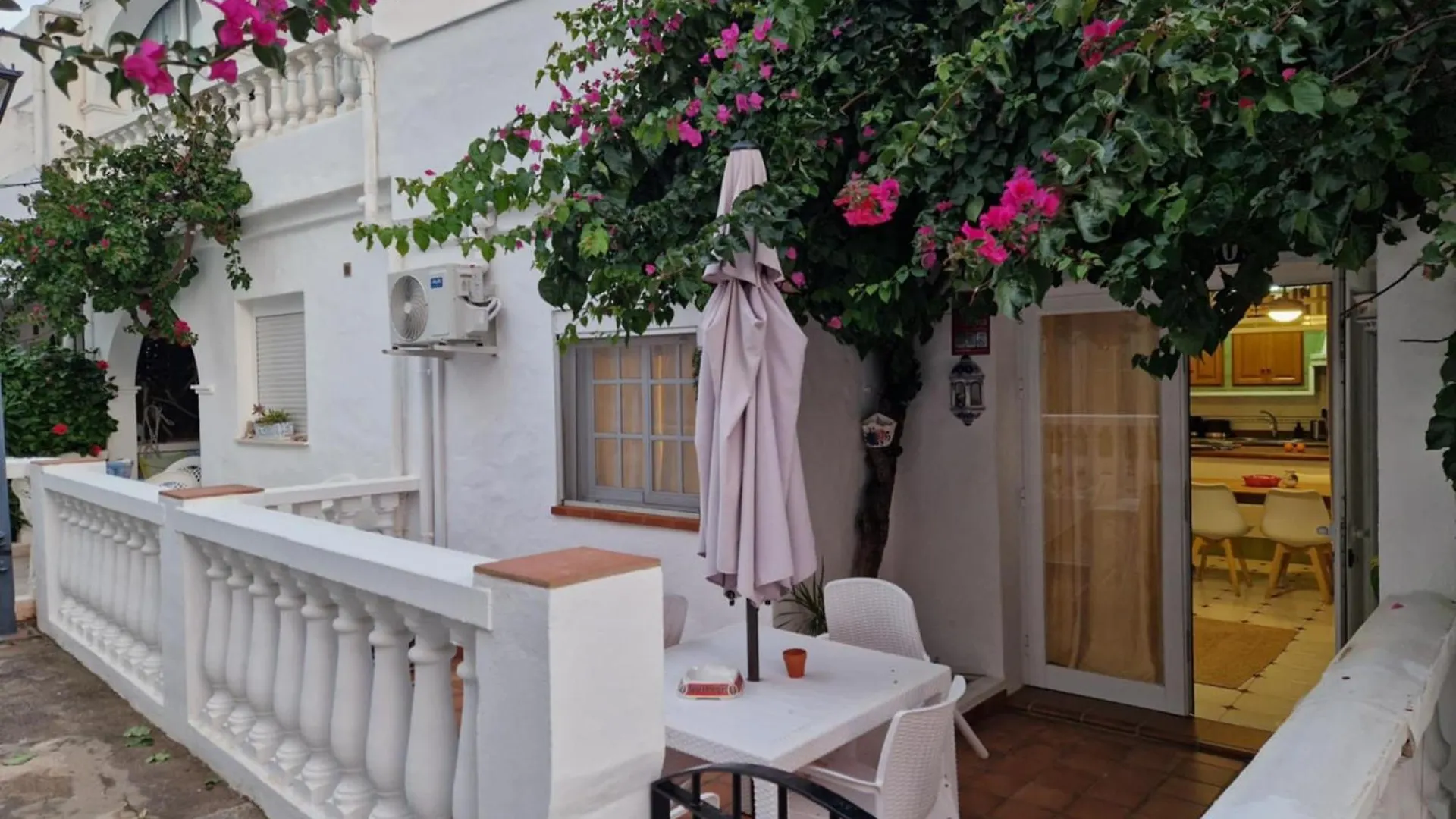 Floral Beach House Manilva